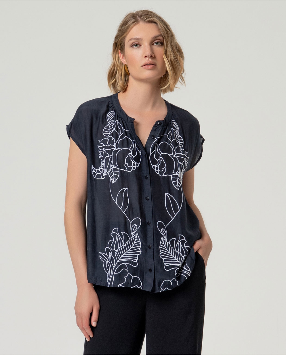 Camicia ricamata