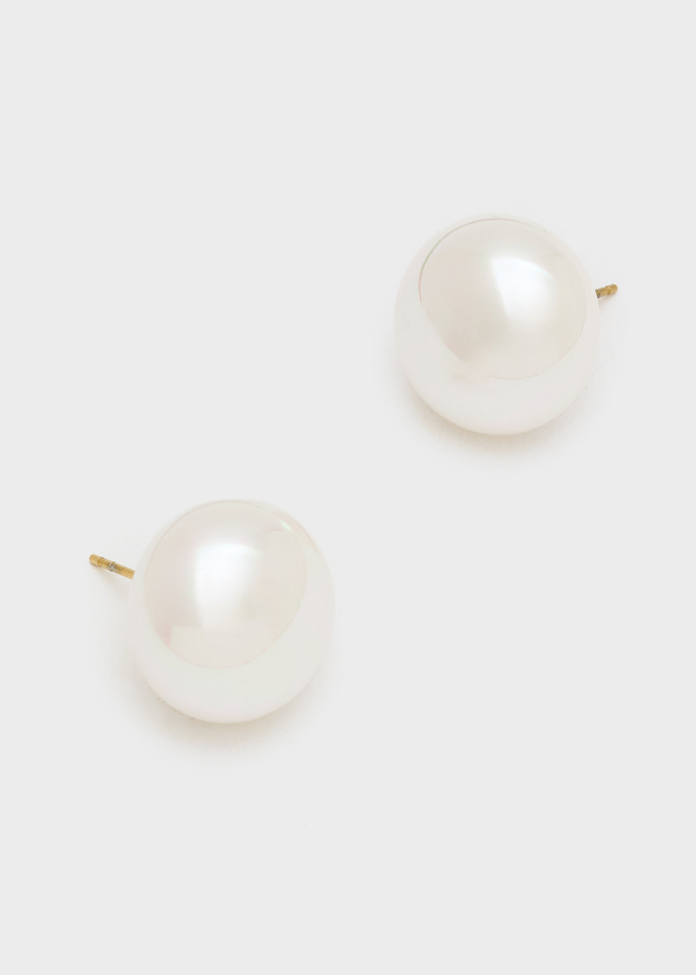 Orecchini a lobo sfera bianco perlato — Bianco